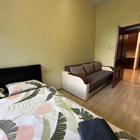 Medova Apartments Leopoli Esterno foto